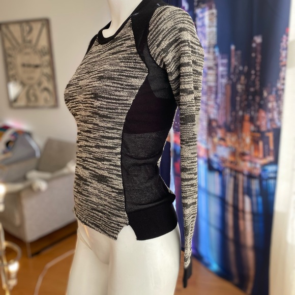 Fitting sweater - Picture 2 of 3